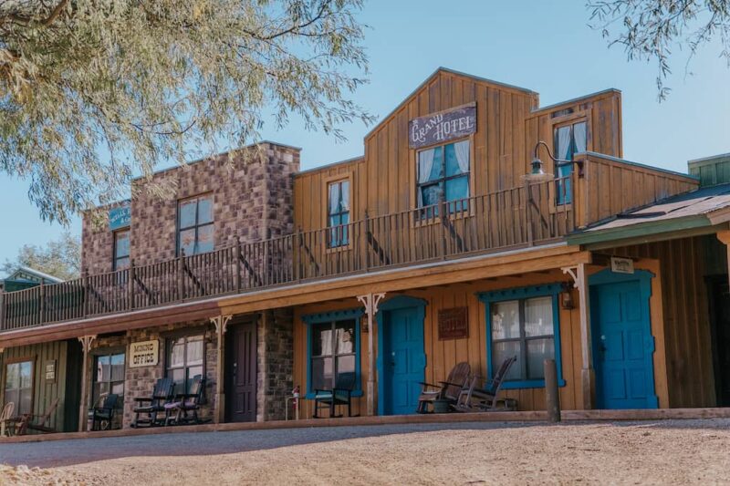 Tombstone Monument Ranch - Lodging
